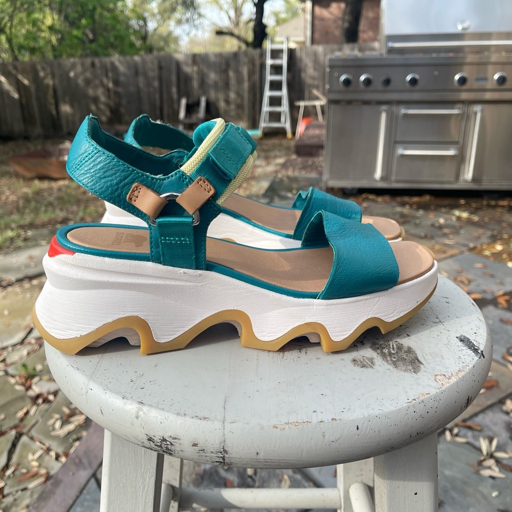 Sorel Kinetic Impact sandals teal white 
Size 39
US 8